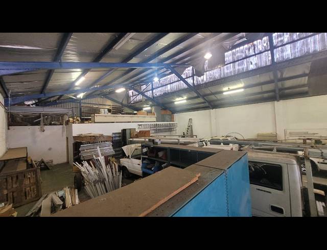 650M² WAREHOUSE TO LET IN ATLANTIS CENTRAL